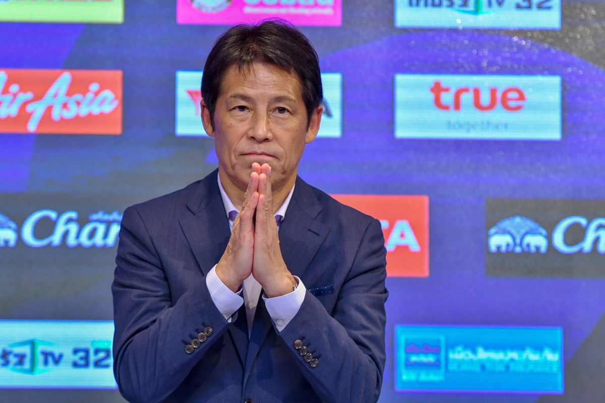 Thái Lan đấu Việt Nam, HLV Akira Nishino bấn loạn