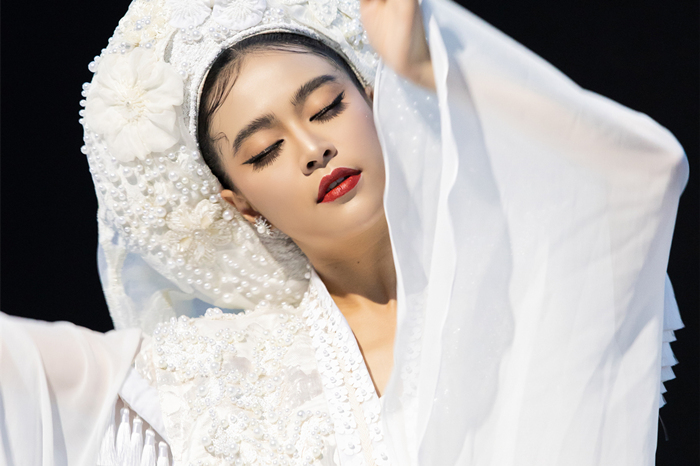 Hoàng Thùy Linh thừa nhận sống duy tâm