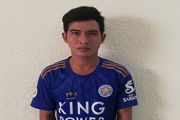 Nữ nhân viên 15 tuổi bị khách cưỡng hiếp trong quán cà phê