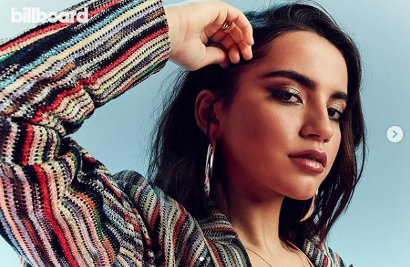 Mỹ nhân lai vừa tròn 18, chỉ cao 1,55m nhưng toàn đóng phim 'khủng'