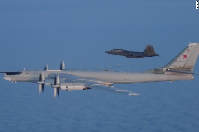 Chiến cơ Mỹ - Canada chặn máy bay ném bom Nga
