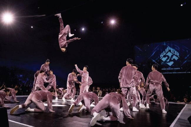 Vietnamese dance crew becomes champion of ASEAN dance competition