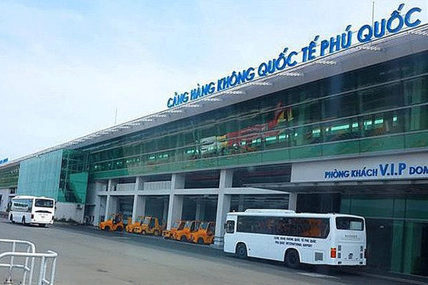 Ministry of Transport considers pausing flights from HCM City to Phu Quoc Island