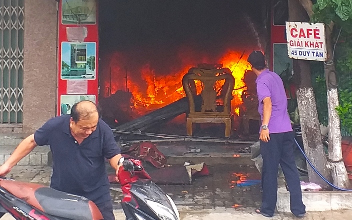 Cháy lớn tại văn phòng ở Đà Nẵng ngày nghỉ, tài sản không thể cứu vãn