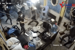 Hàng chục giang hồ đập phá nhà hàng ở trung tâm Sài Gòn