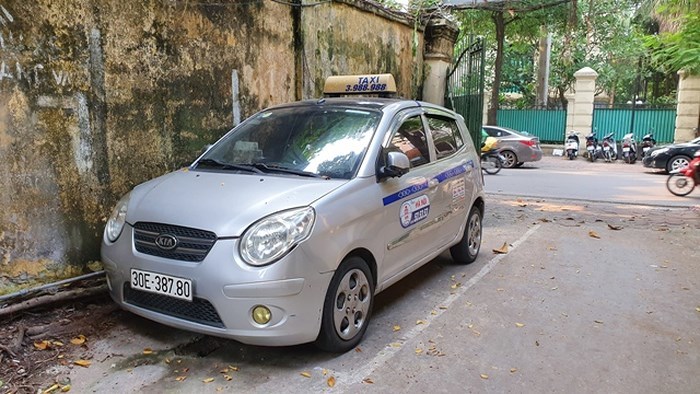 'Chặt chém' khách du lịch nước ngoài, lái xe taxi Việt kiều bị phạt 9 triệu