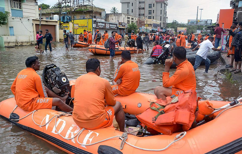Lũ lụt và lở đất hoành hành ở Ấn Độ, hàng trăm người chết
