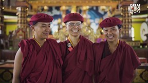 Cuộc sống của những nữ tu luyện tập Kung fu dưới chân núi Himalaya