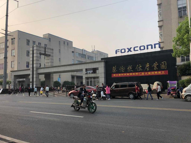 Học sinh TQ bị tuyển dụng chui, ép làm việc qua đêm tại Foxconn