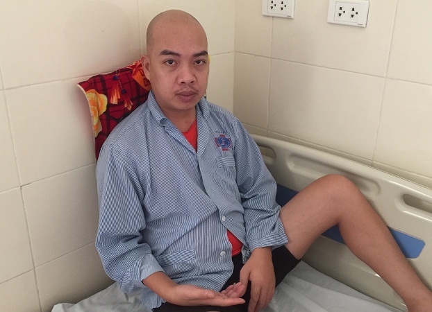 Nhói lòng cảnh bố chưa kịp nhìn con chào đời đã bị liệt vì ung thư não