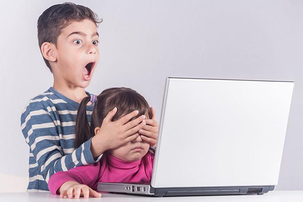 Facebook, YouTube sẽ bị phạt cực nặng nếu không xóa nội dung độc hại