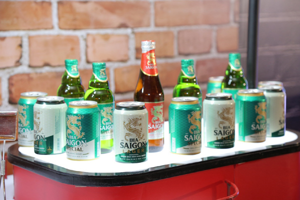 Hình ảnh này sẽ giúp bạn nhận diện thương hiệu Sabeco, thương hiệu rượu bia uy tín hàng đầu Việt Nam. Với hương vị đầy chất, thương hiệu này được yêu thích trên toàn thế giới. Khám phá và tận hưởng các loại rượu bia đầy hương vị thơm ngon mà Sabeco mang đến.