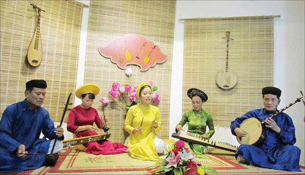 Hue folk singing to be taught at school