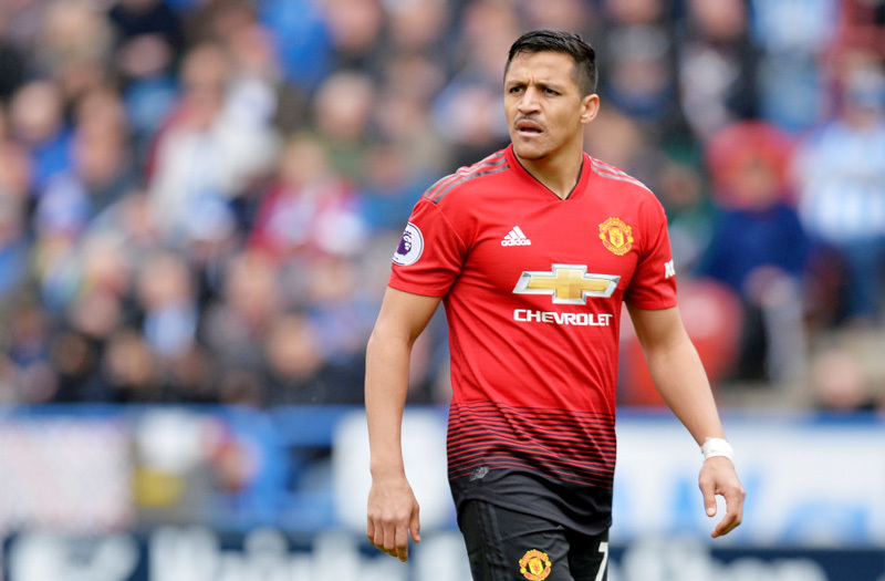 Alexis Sanchez nổi nóng với tiền đạo trẻ MU trên sân tập