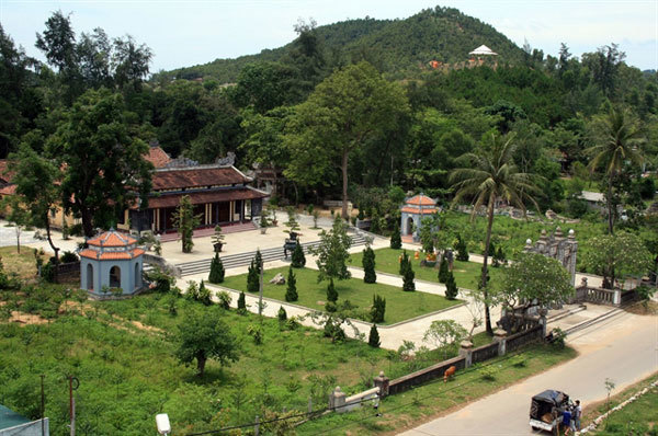 Thua Thien - Hue: Reconstruction of ancient pagoda under question