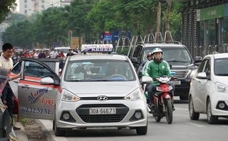 Traditional taxi operators looking to switch to electronic contracts