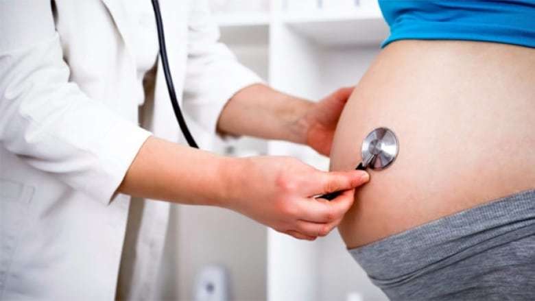 Mẹ chồng tương lai chuyển khoản 100 triệu 'tiền dưỡng thai' với điều kiện khó tin