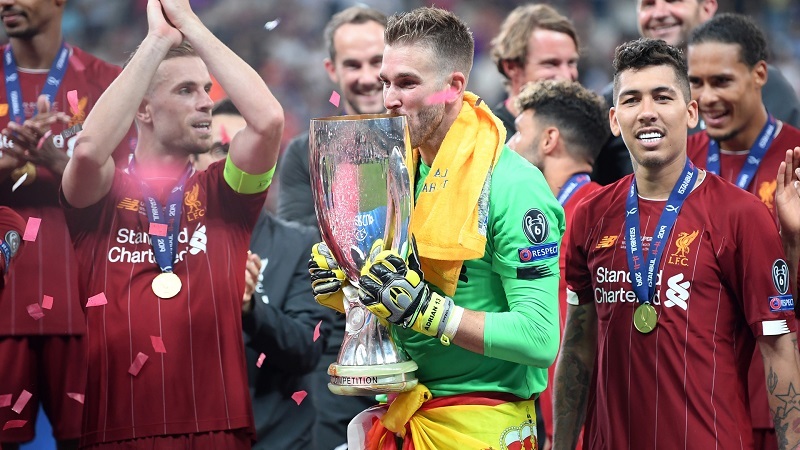 Klopp choáng Adrian vừa đến đã giúp Liverpool ẵm cúp