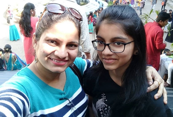 Nữ diễn viên Ấn Độ giết con gái 17 tuổi rồi tự tử