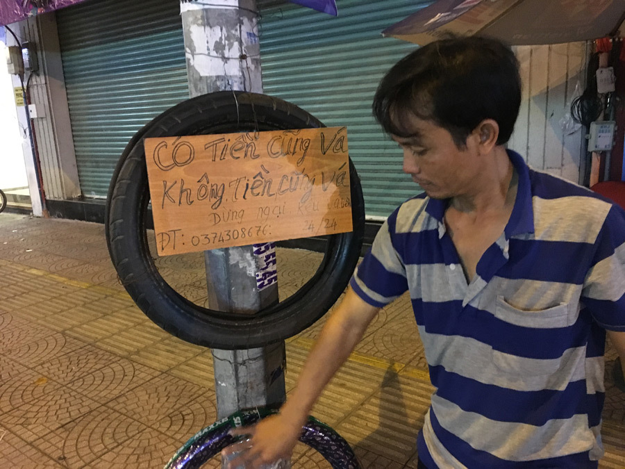 Lời khẩn cầu giữa đêm của chàng trai đi xe sang khiến người đàn ông nghèo bối rối