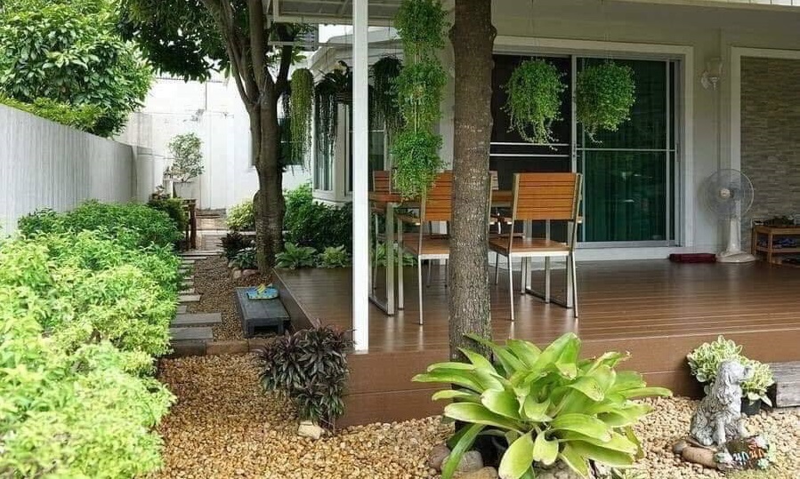 Mối tình vụng trộm của giám đốc với cô hàng xóm bốc lửa ở biệt thự