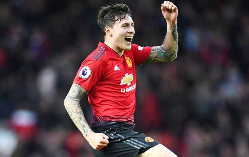 MU tưởng thưởng Lindelof hợp đồng cực khủng