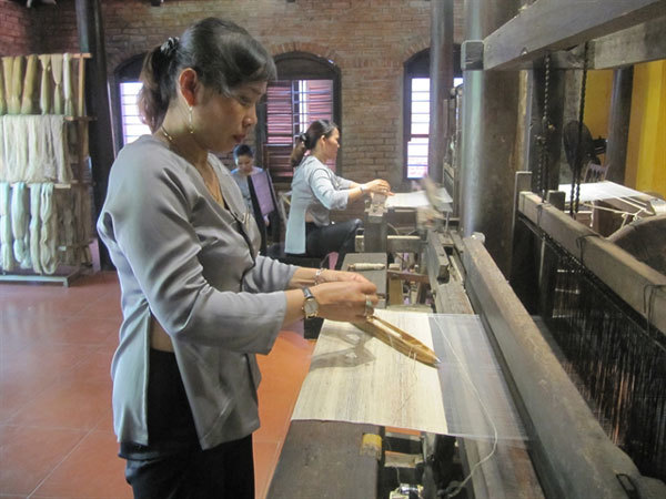 Silk festival builds trade links