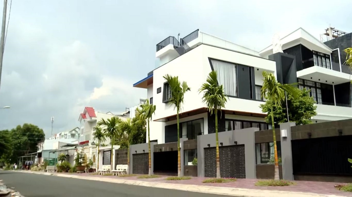 Quốc Trường sắm xe sang 5 tỷ khi 'Về nhà đi con' vừa kết thúc