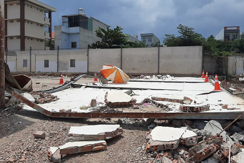 2 công nhân ở Bình Dương bị tường sập đè chết khi ngồi tránh nắng