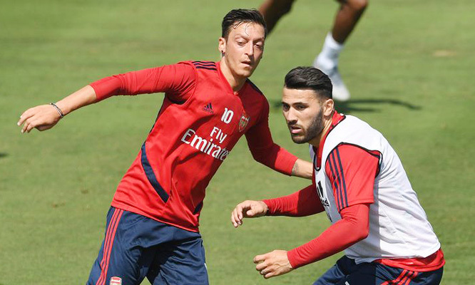 Ozil và Kolasinac tái xuất Arsenal sau vụ cướp
