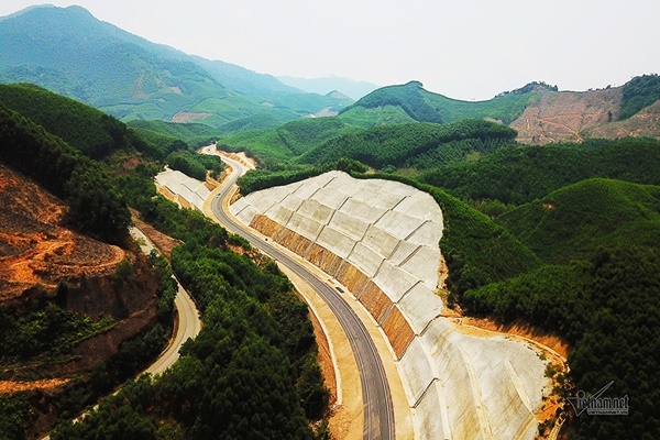 Chậm giải phóng mặt bằng 11km, cao tốc nối Huế - Đà Nẵng trả lãi 132 triệu USD