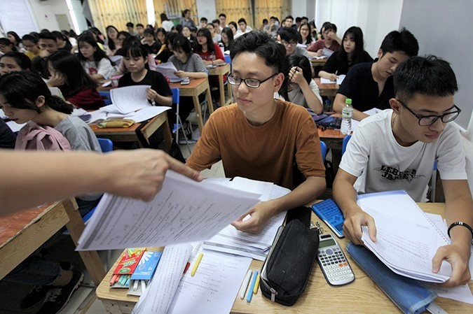 Hà Nội cấm giáo viên đưa học sinh ra học thêm ở trung tâm do mình dạy
