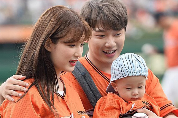 Vợ chồng Choi Minhwan đón đứa con thứ 2 sau một năm kết hôn