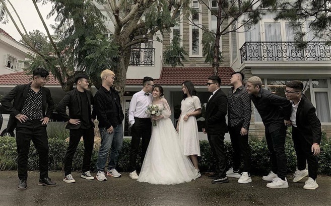 Con gái Minh Nhựa mặc váy cô dâu, tình tứ bên 'chồng sắp cưới'