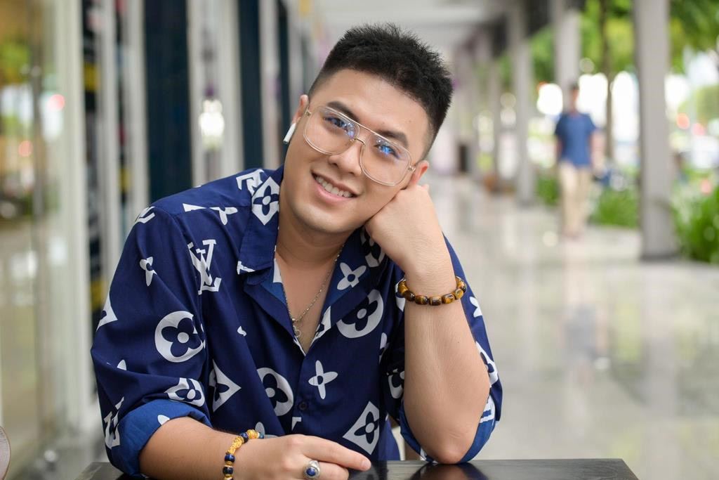 Akira Phan Bị Che Beo Như Heo Toi Hut Mỡ Toan Than Suốt 12 Tiếng