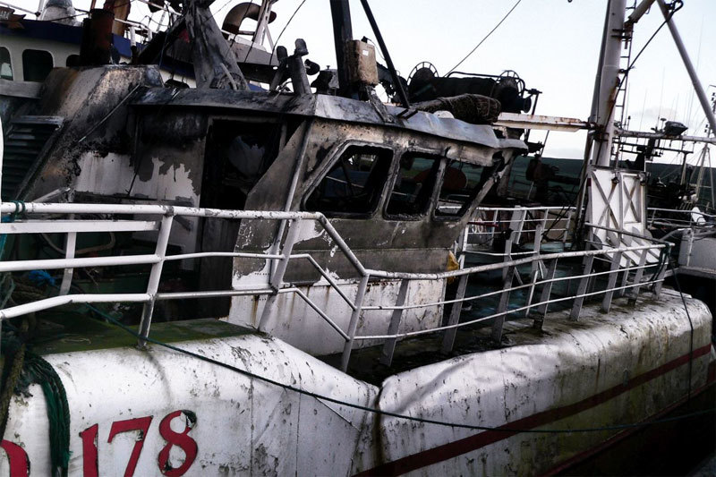 Tàu khách bốc cháy ngoài khơi Indonesia, 7 người chết