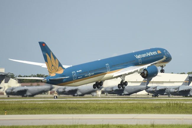 Vietnam Airlines receives first Boeing 787-10 Dreamliner