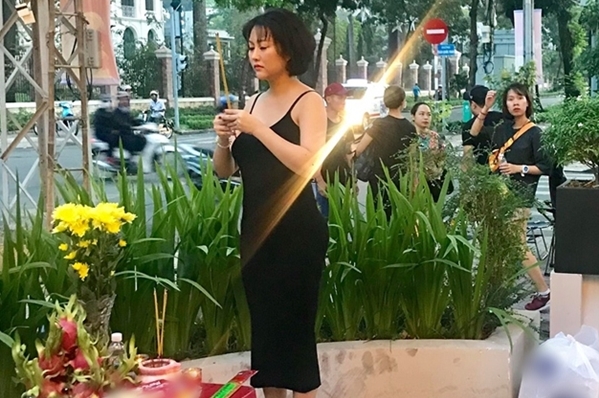 Phi Thanh Vân lần đầu lên tiếng vì bị chê mặc phản cảm đi cúng Tổ nghề