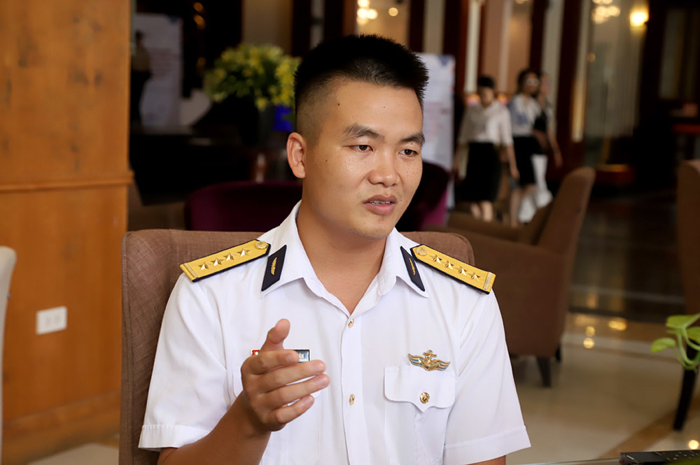 Chàng phi công đầu tiên lái thủy phi cơ qua 5 quốc gia về Việt Nam