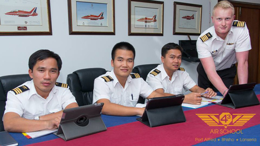 Chàng phi công đầu tiên lái thủy phi cơ qua 5 quốc gia về Việt Nam
