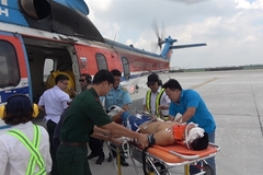 Injured soldier flown from Truong Sa Island to mainland
