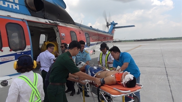 Injured soldier flown from Truong Sa Island to mainland