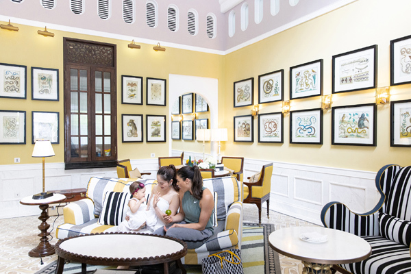 Khoảnh khắc ngọt ngào của Lan Phương cùng con gái ở ‘Khu nghỉ dưỡng tốt nhất thế giới 2019’