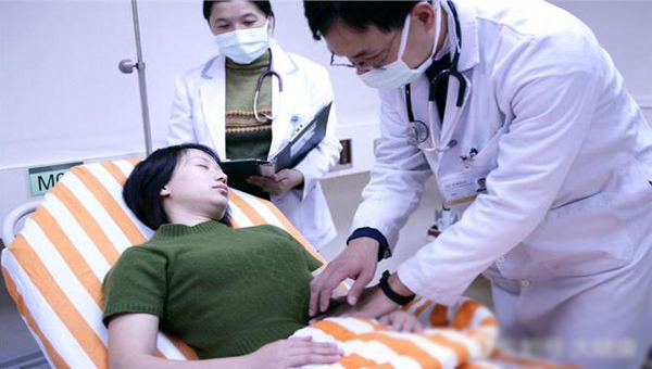 Cô gái 10 năm chiến đấu với ung thư tiết lộ 4 bí quyết để khối u không di căn