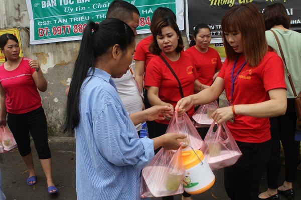 Những suất cơm chay miễn phí ấm tình yêu thương