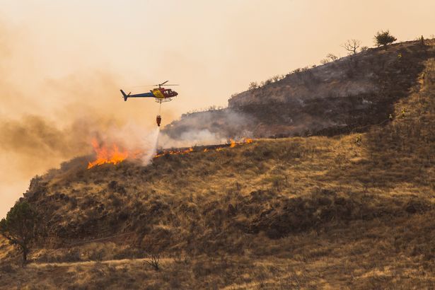 Hình ảnh cháy rừng nghiêm trọng ở Tây Ban Nha, hàng ngàn người sơ tán