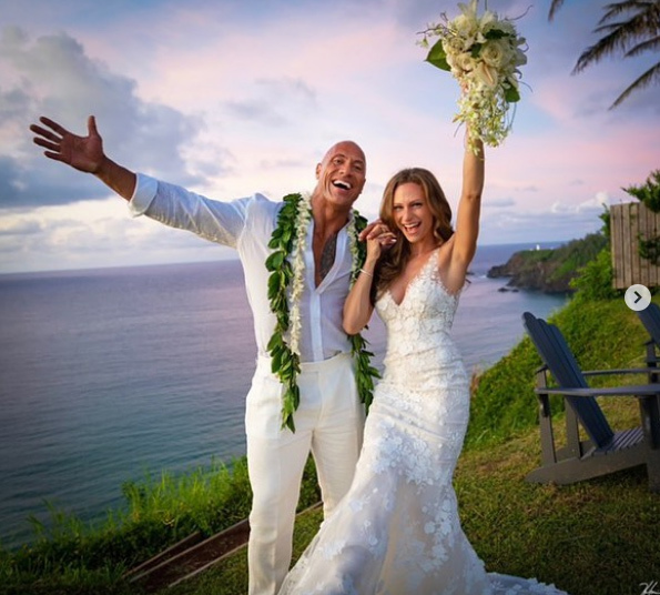 Dwayne 'The Rock' tổ chức đám cưới lãng mạn với bạn gái 12 năm