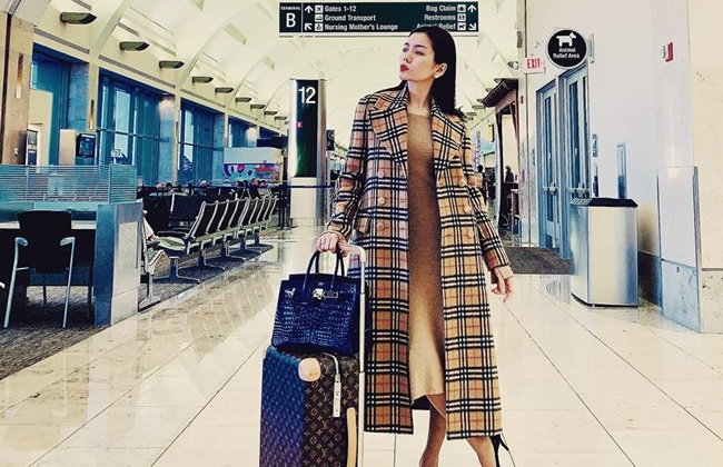 Lệ Quyên U40 vẫn diện bikini bốc lửa, đồ ngủ trăm triệu, kim cương kín người