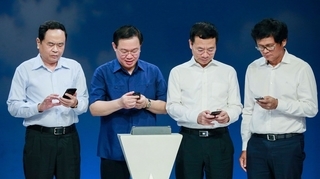 Deputy PM launches texting programme to support poor people