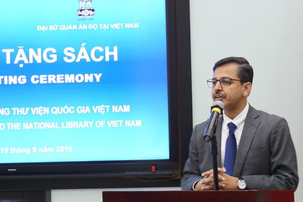 Đại sứ quán Ấn Độ tặng sách cho Thư viện Quốc gia